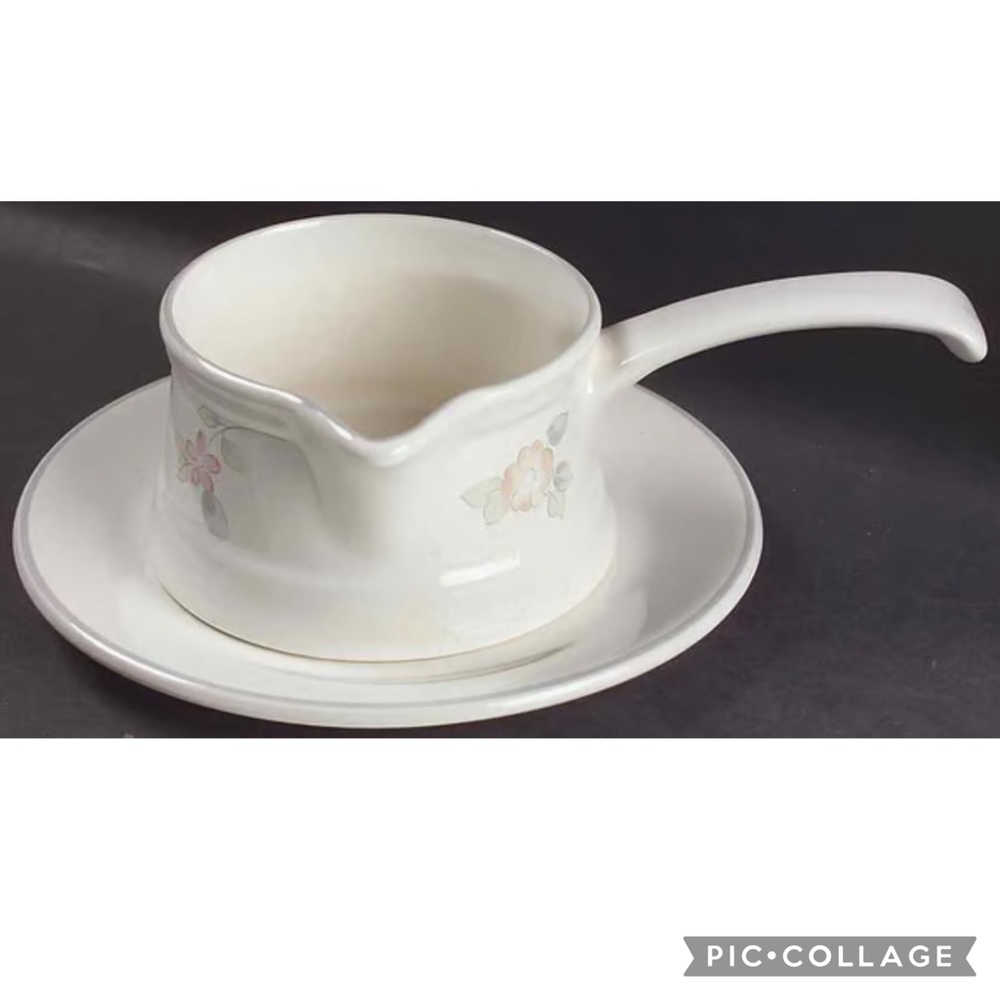 Vintage Pfaltzgraff Wyndham Gravy Boat, Sauce Server